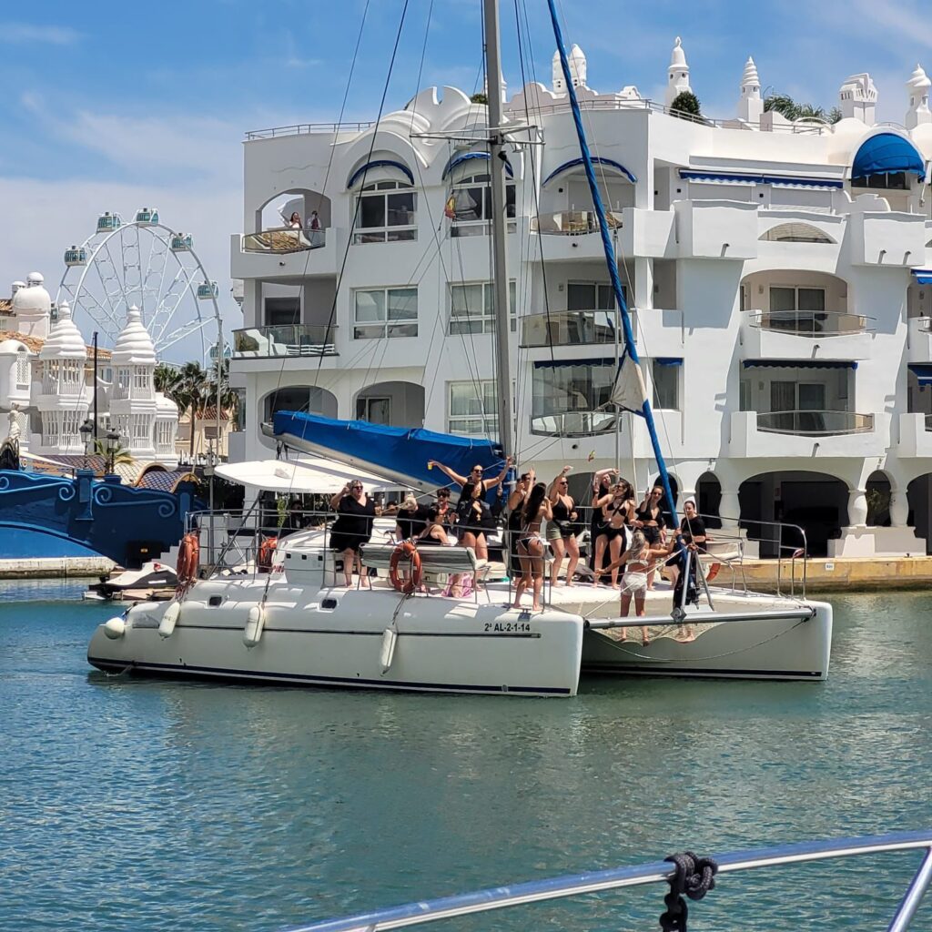 fiesta en barco benalmádena